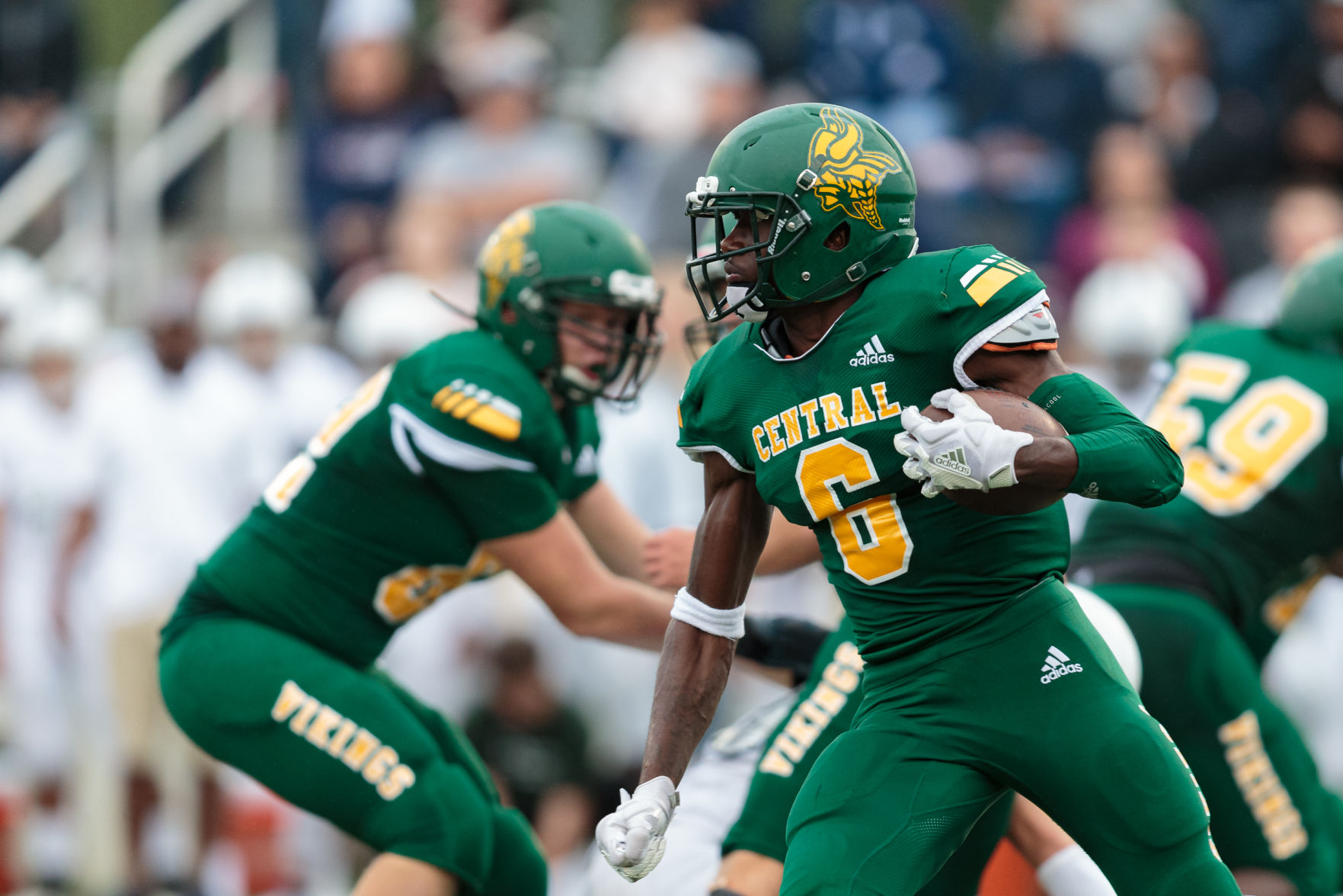 The Ragin' Bulls come from behind in the Battle of the Horns to defeat the Vikings 27-20.